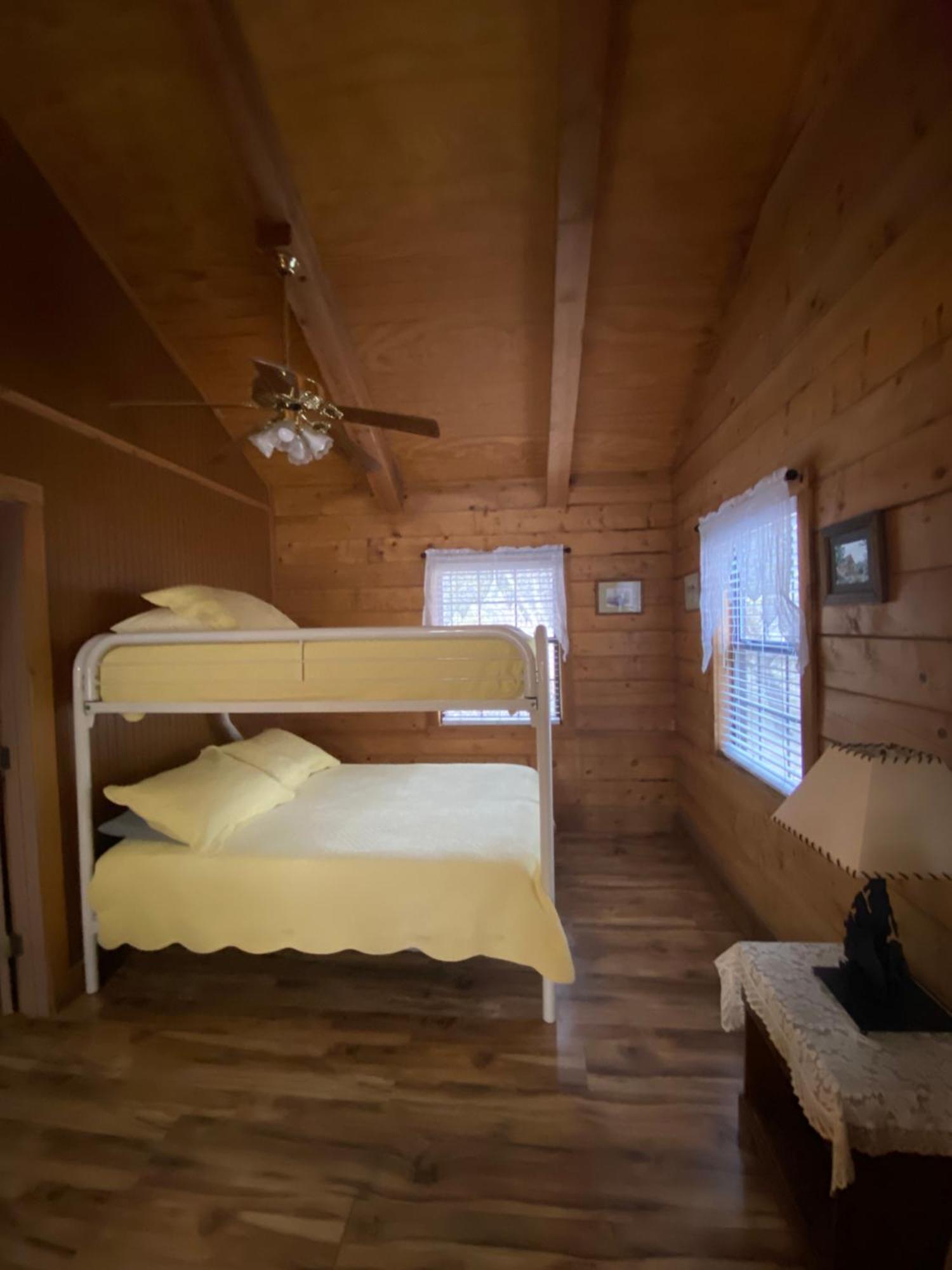 A Peace Of Heaven Cabins And Rv Vanderpool Εξωτερικό φωτογραφία