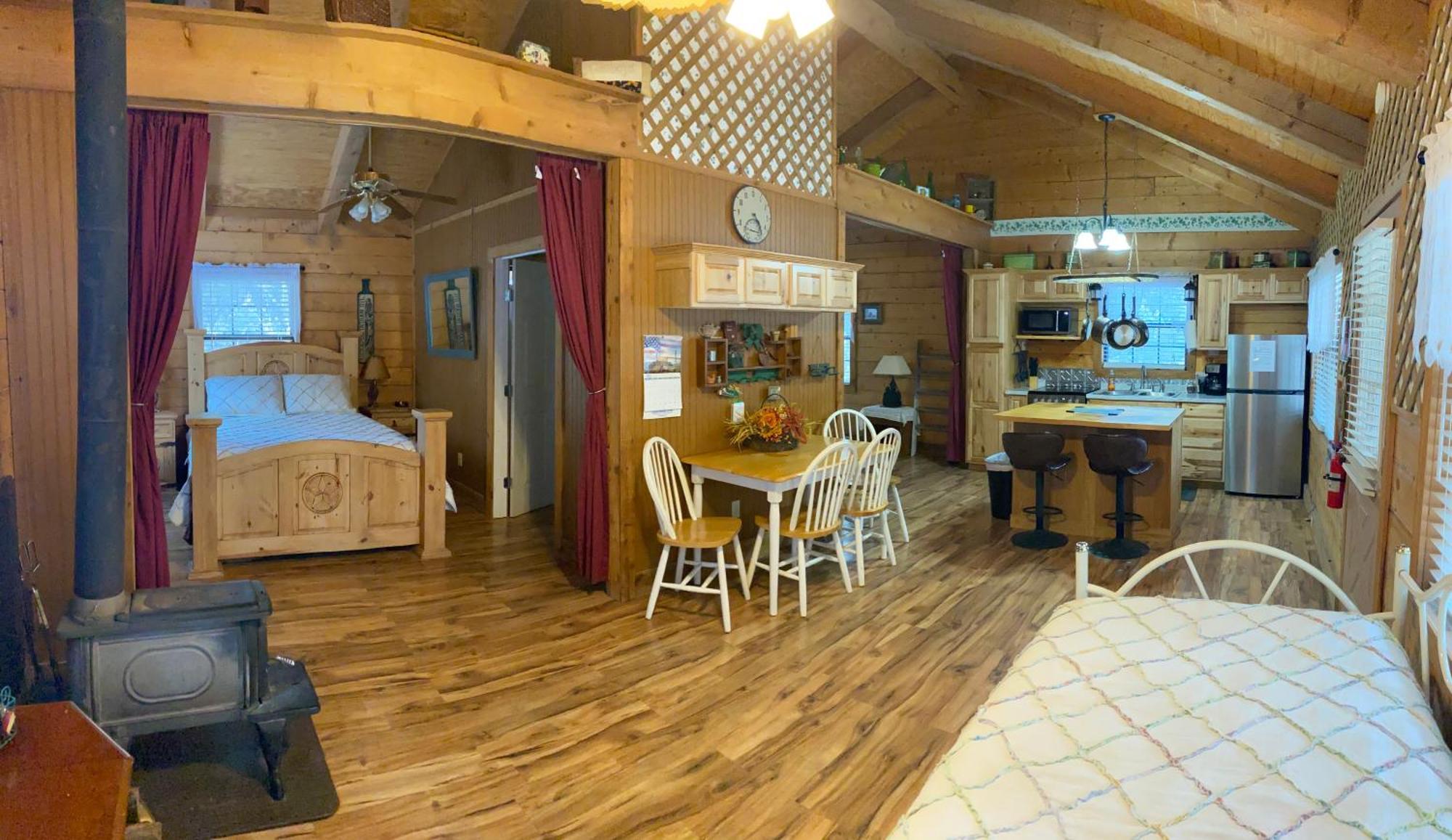 A Peace Of Heaven Cabins And Rv Vanderpool Εξωτερικό φωτογραφία