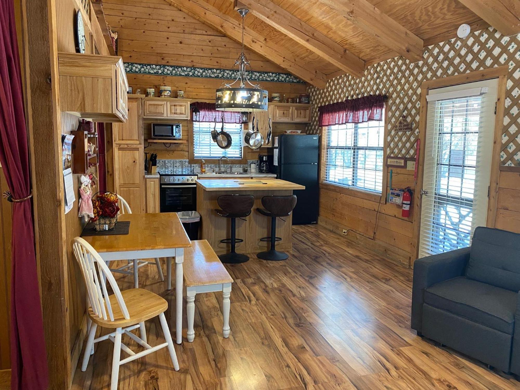 A Peace Of Heaven Cabins And Rv Vanderpool Εξωτερικό φωτογραφία