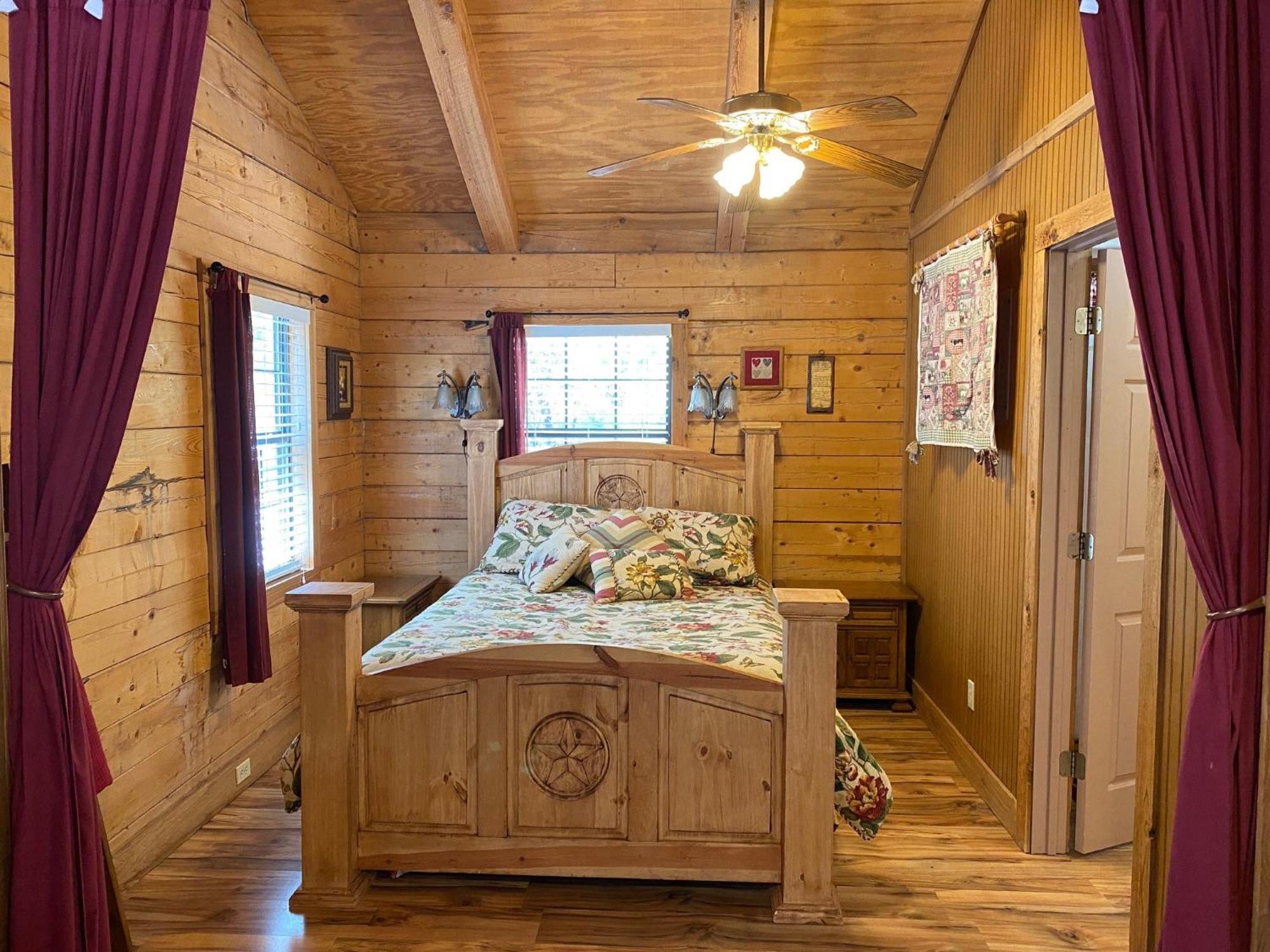 A Peace Of Heaven Cabins And Rv Vanderpool Εξωτερικό φωτογραφία