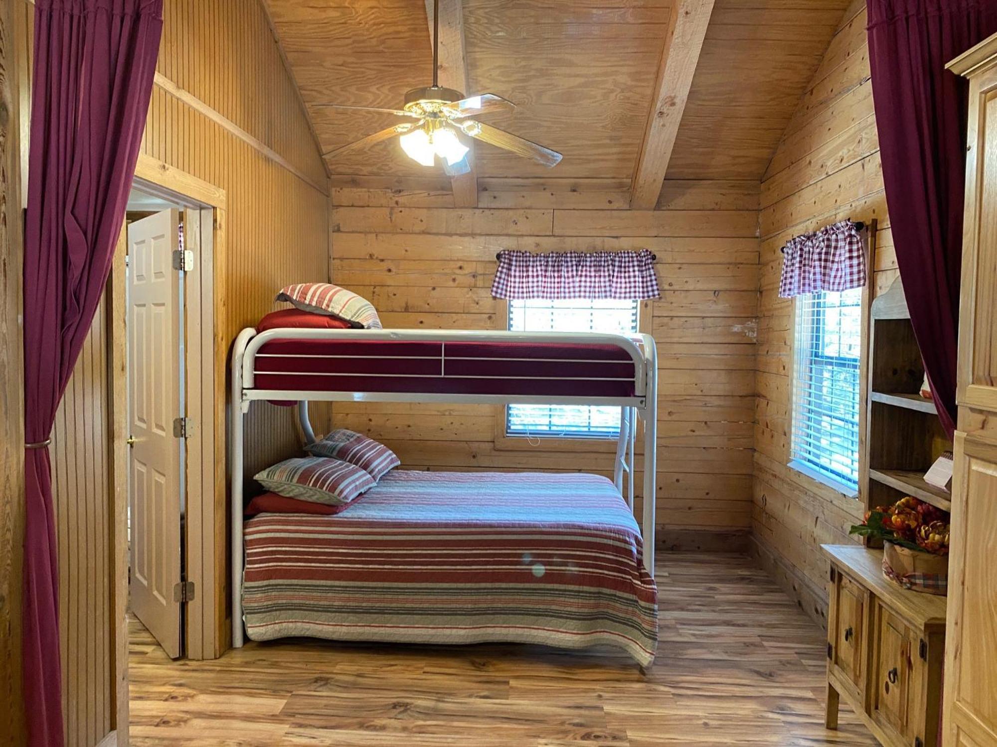 A Peace Of Heaven Cabins And Rv Vanderpool Εξωτερικό φωτογραφία