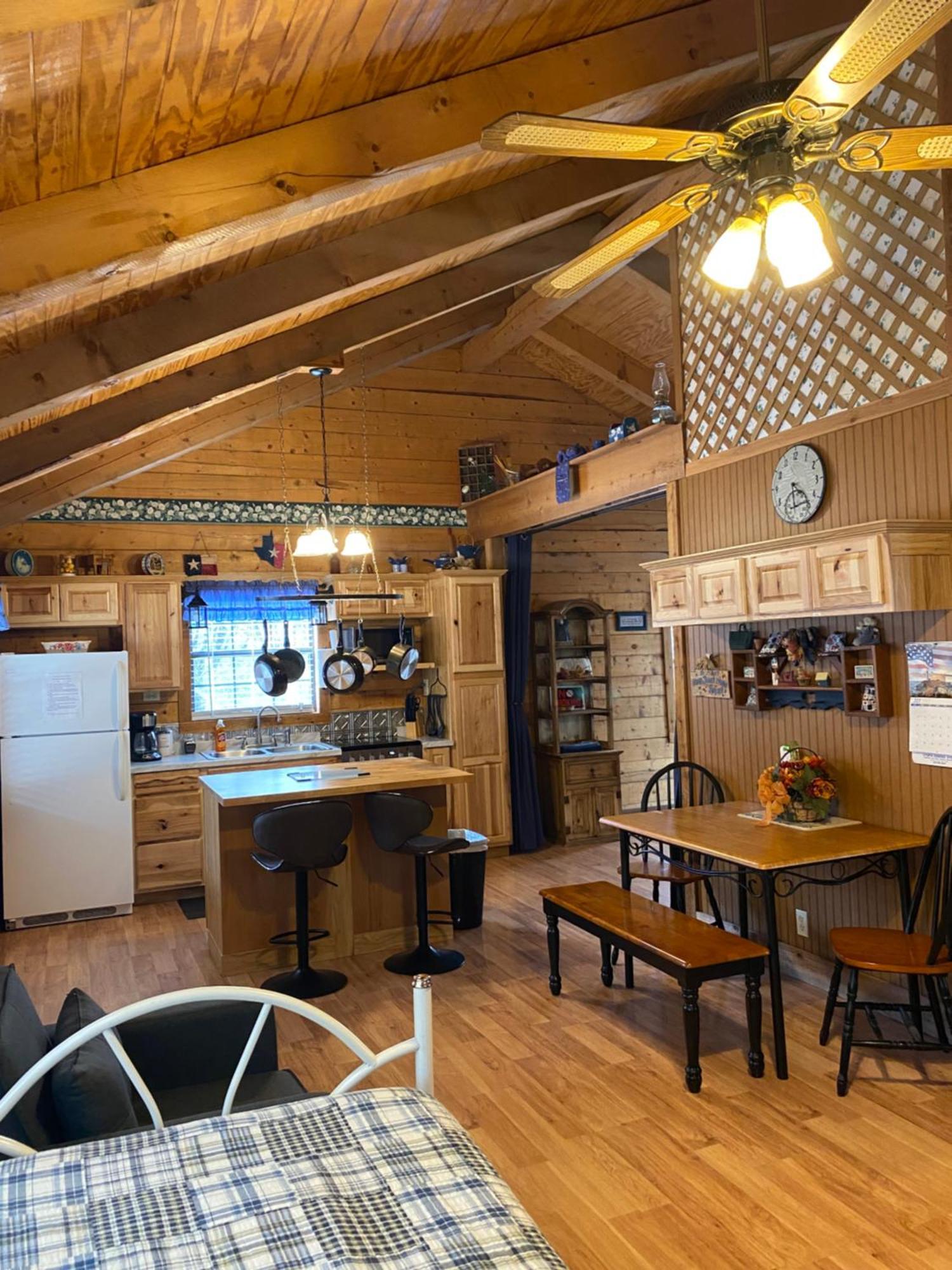 A Peace Of Heaven Cabins And Rv Vanderpool Εξωτερικό φωτογραφία